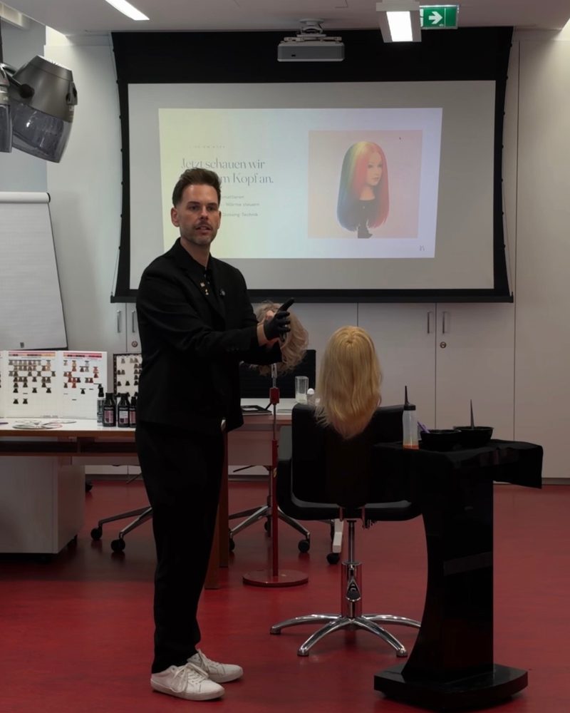 Christoph Nussbaumer erklärt live am Trainingskopf im Seminar 2026